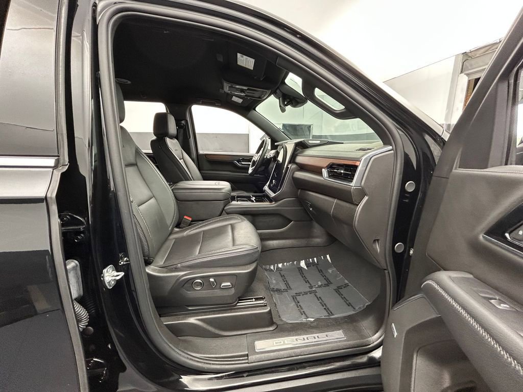 Used 2025 GMC Yukon Denali AWD/4WD image 59