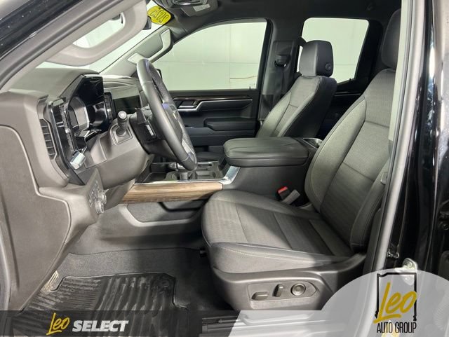 Used 2025 Chevrolet Silverado 1500 LT w/ Z71 Off-Road Package AWD/4WD image 5
