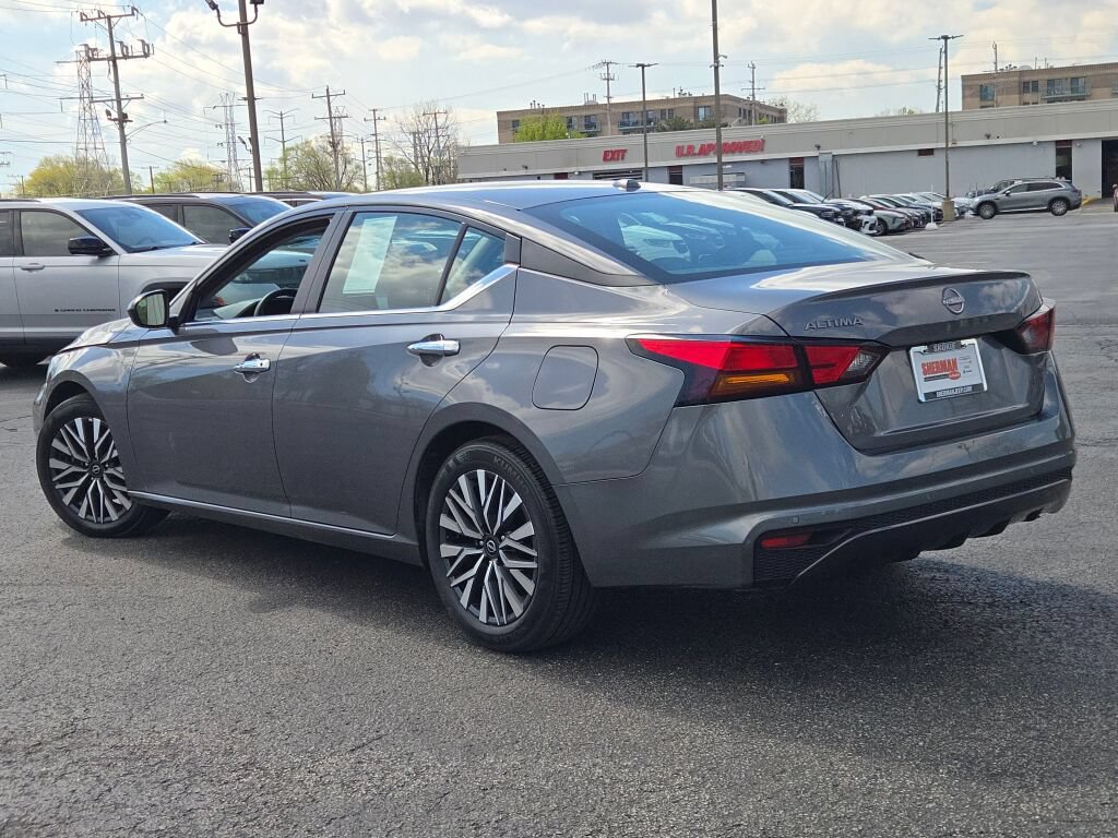 Used 2025 Nissan Altima 2.5 SV FWD image 17