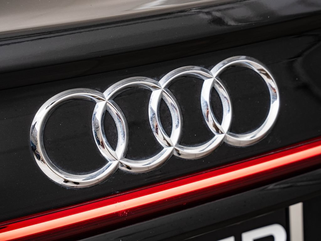 Certified 2025 Audi A8 L 3.0T w/ Executive Package AWD/4WD image 18