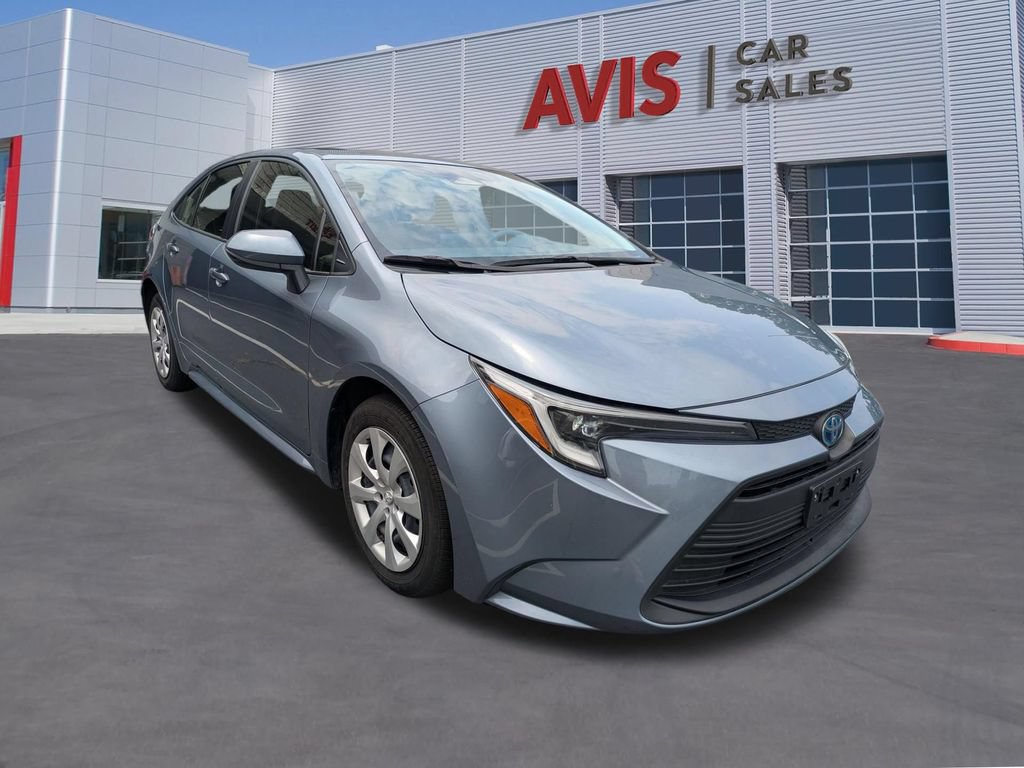 Used 2025 Toyota Corolla LE FWD image 3