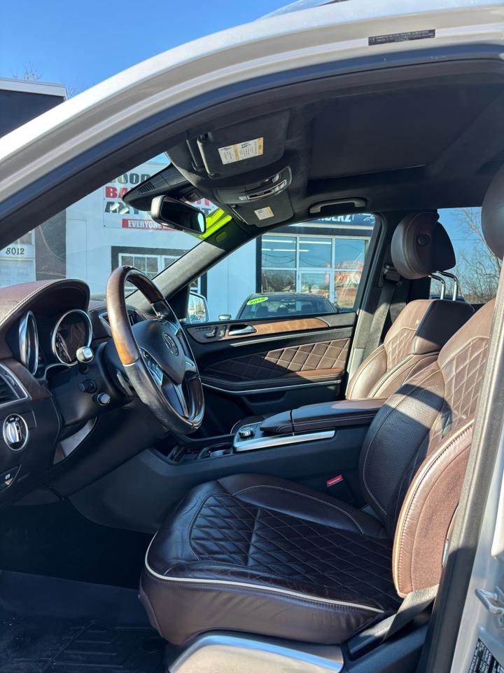 Used 2016 Mercedes-Benz GL 550 4MATIC image 6