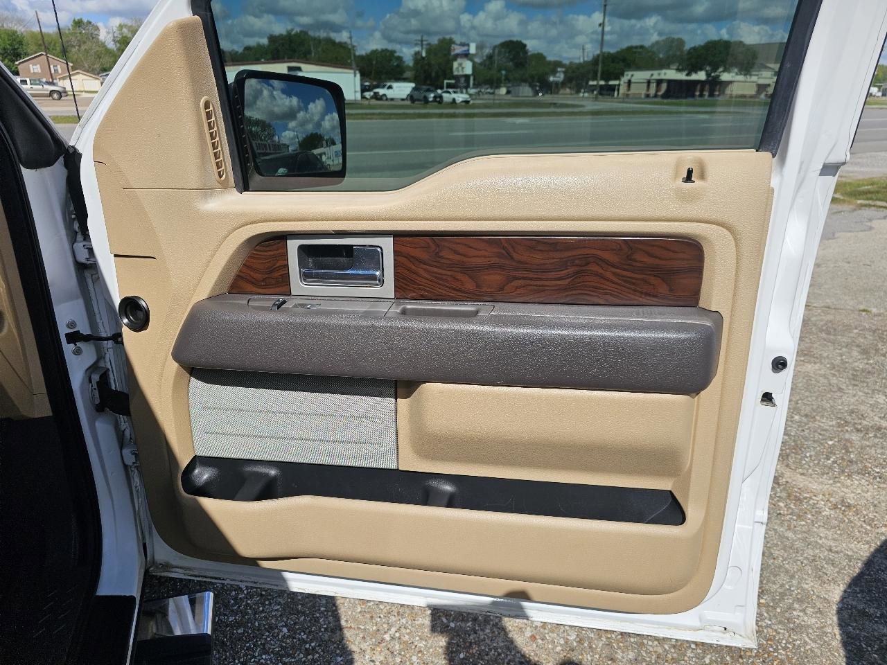 Used 2012 Ford F150 Lariat image 24