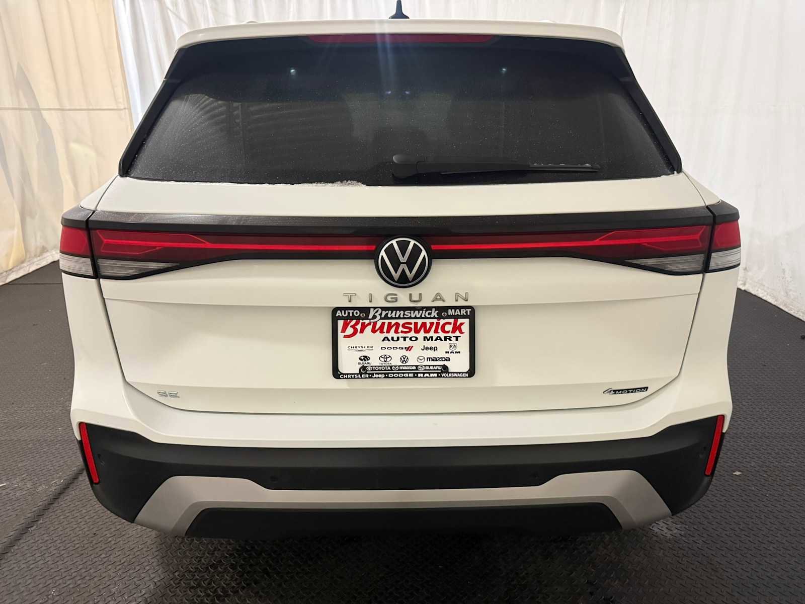 Certified 2025 Volkswagen Tiguan SE w/ Panoramic Sunroof Package image 16