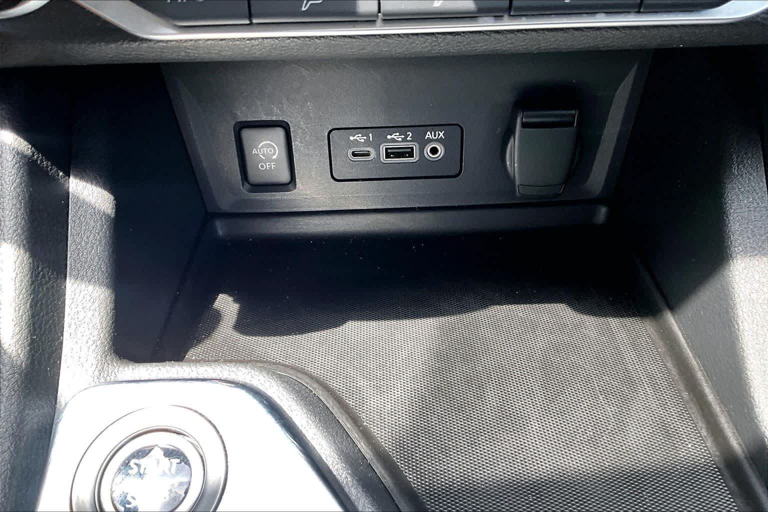 Certified 2025 Nissan Sentra SV w/ Trunk Package FWD image 31