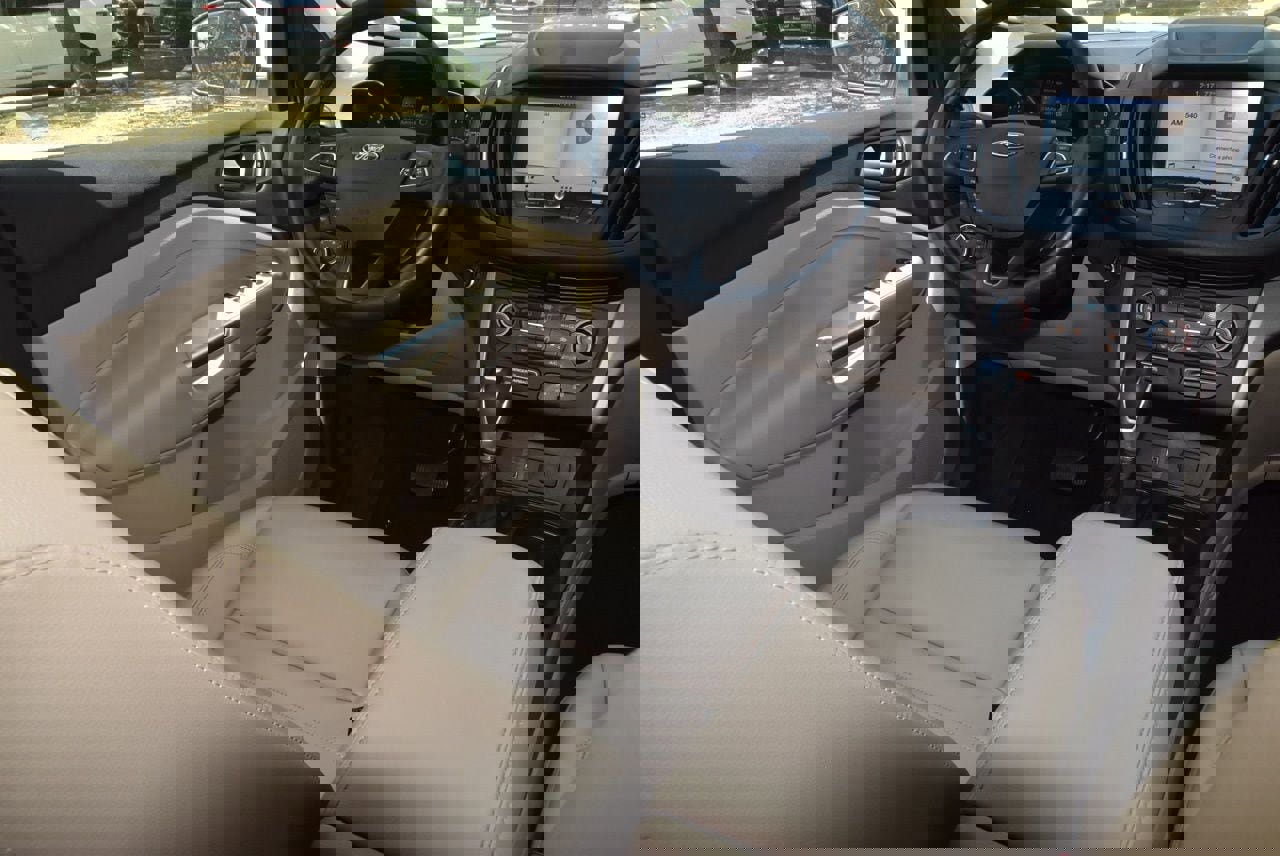 Used 2019 Ford Escape SEL image 15