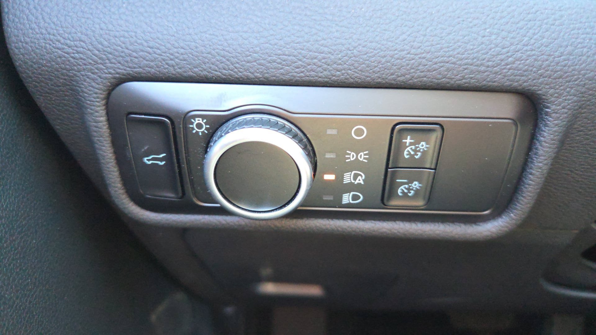 Used 2025 Ford Explorer ST AWD/4WD image 13