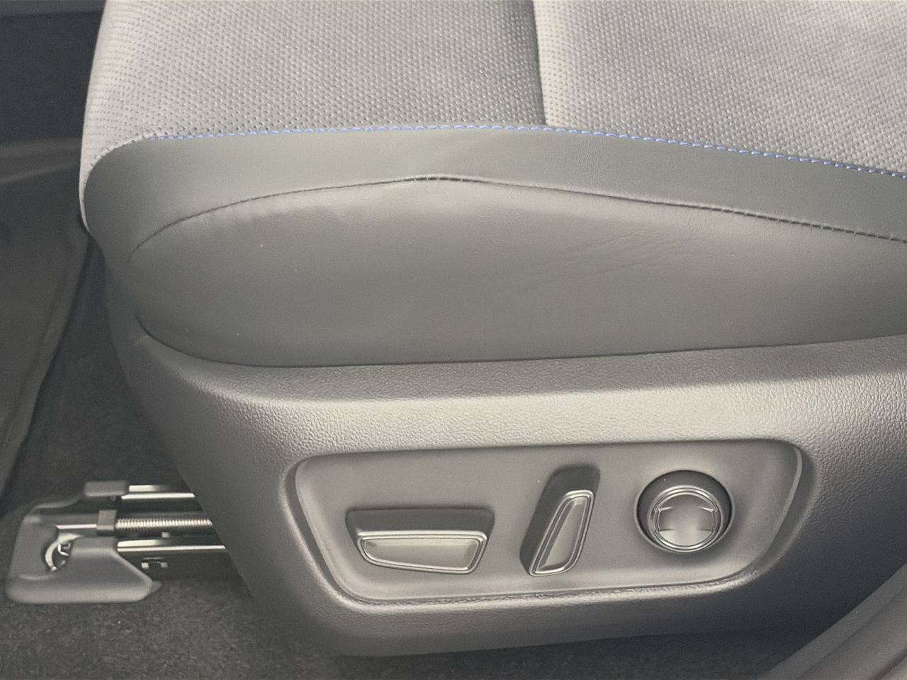 New 2026 Toyota RAV4 XSE AWD/4WD image 18