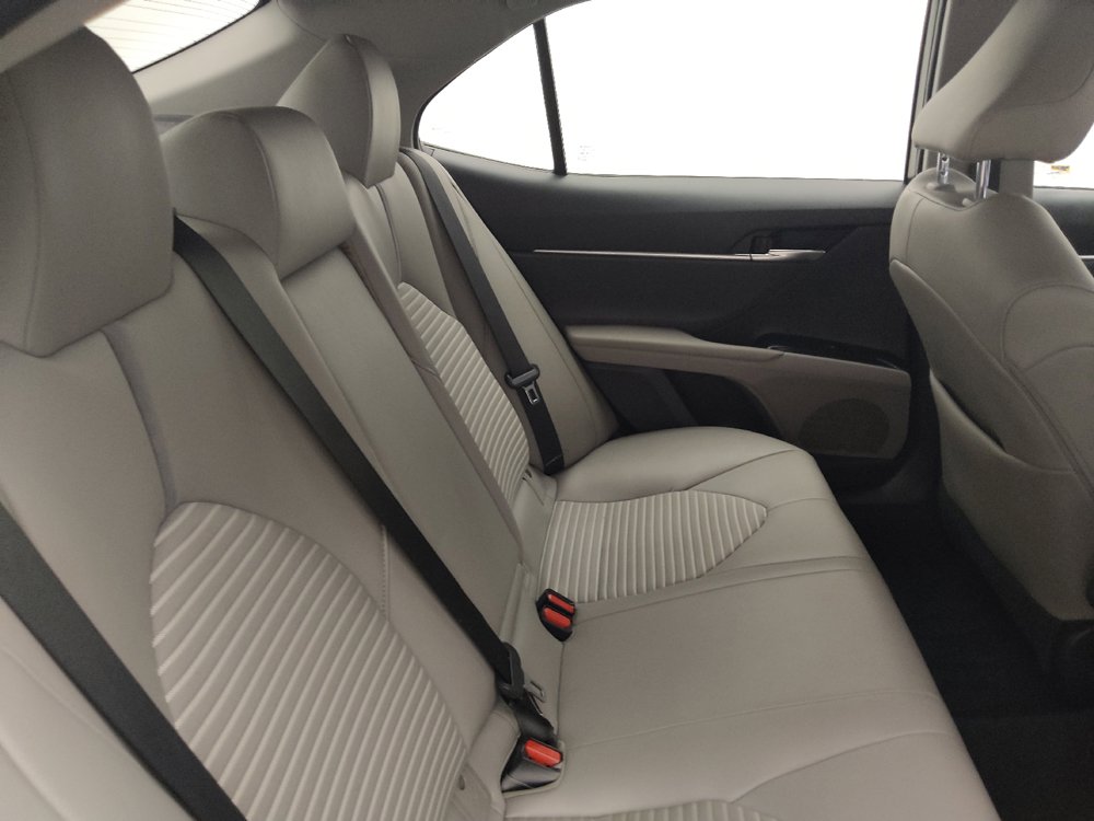 Used 2018 Toyota Camry SE w/ Convenience Package FWD image 19