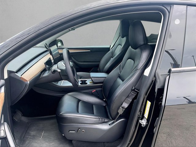 Used 2024 Tesla Model Y 2WD image 27