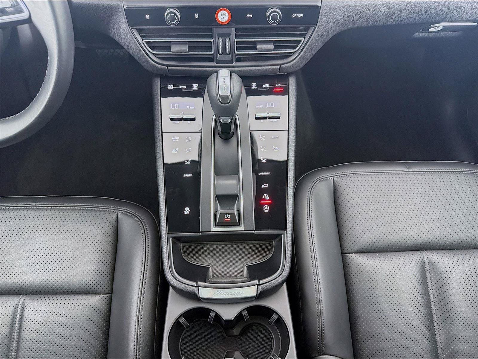 Certified 2022 Porsche Macan AWD/4WD image 19