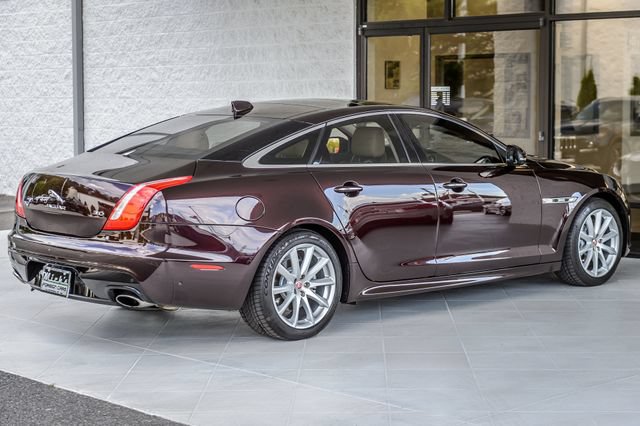 Used 2016 Jaguar XJ R-Sport RWD image 9