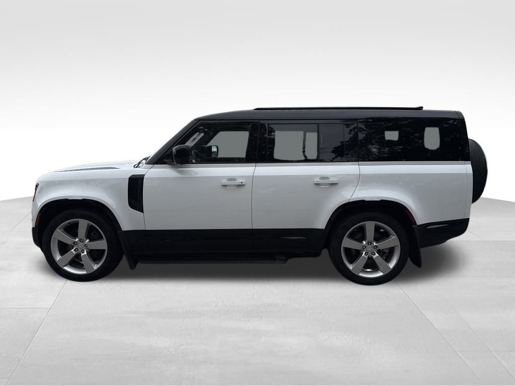 New 2024 Land Rover Defender 130 X-Dynamic SE image 2