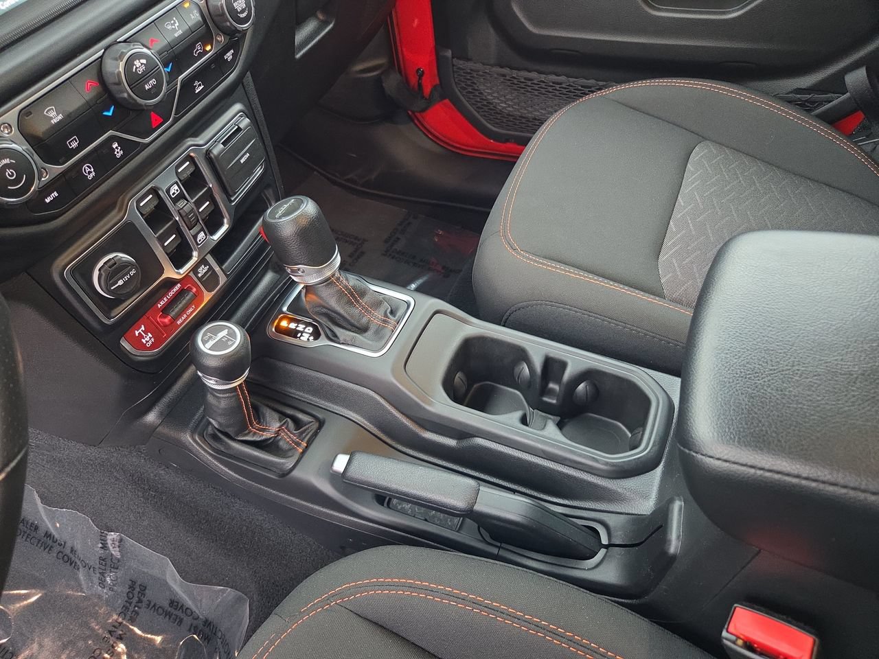 Used 2023 Jeep Gladiator Mojave AWD/4WD image 31