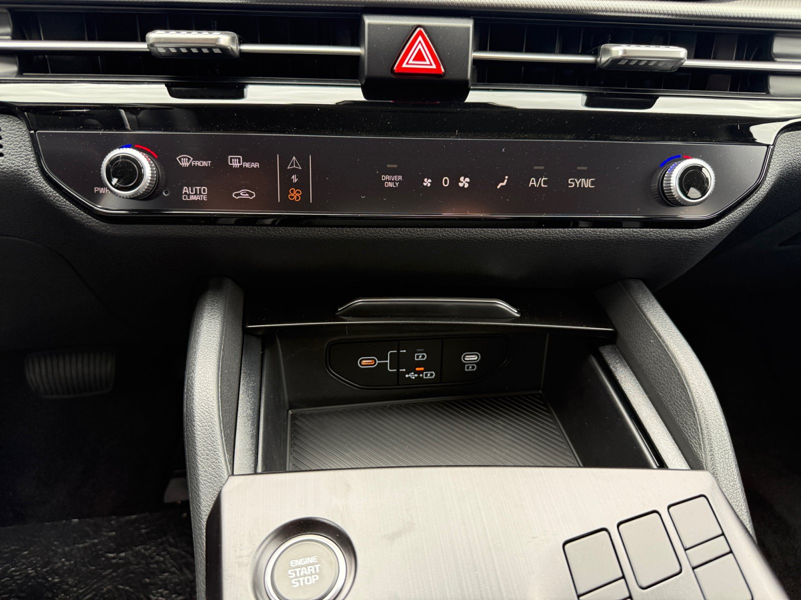 New 2026 Kia Sportage LX FWD image 13
