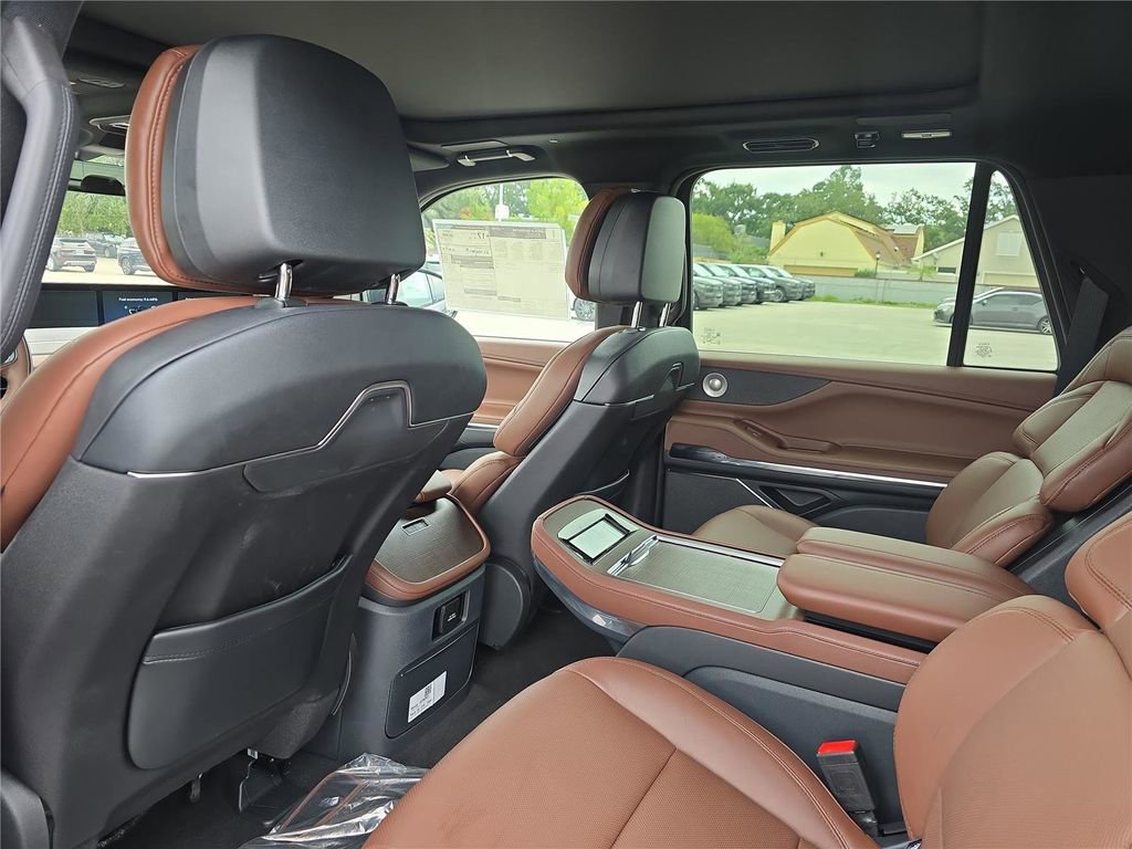New 2025 Lincoln Navigator L Reserve image 12