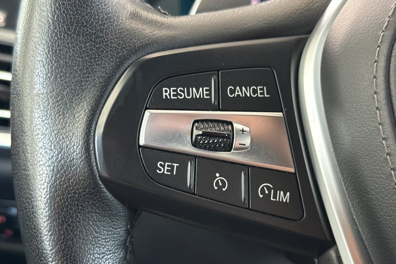 Used 2023 BMW X5 xDrive40i w/ Premium Package AWD/4WD image 31