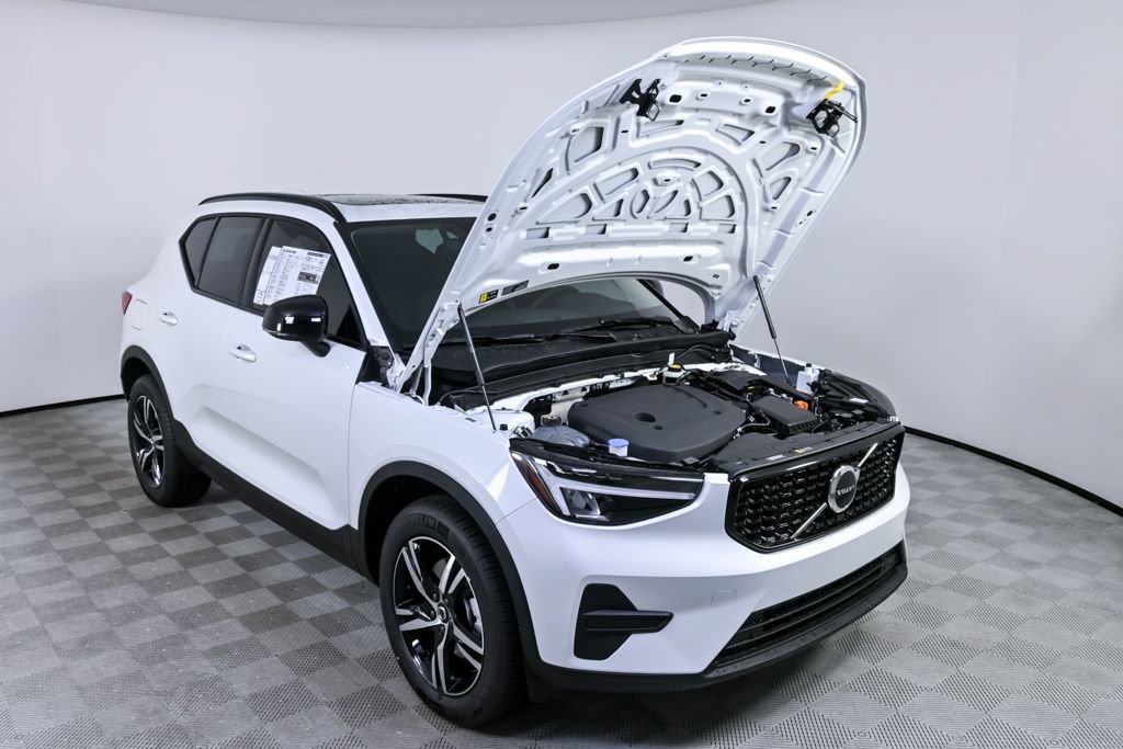 New 2026 Volvo XC40 B5 Core AWD/4WD image 32