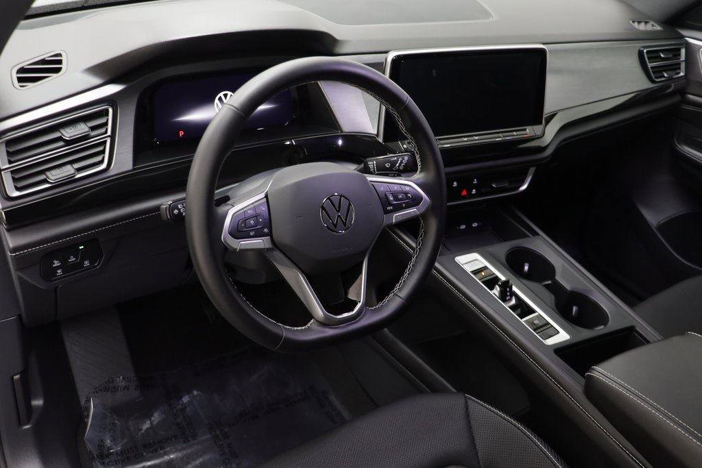 Used 2025 Volkswagen Atlas Cross Sport SE image 6
