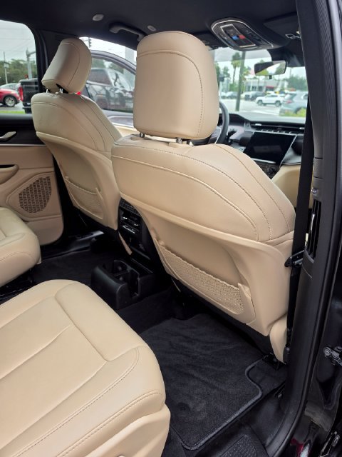 Used 2025 Jeep Grand Cherokee L Limited AWD/4WD image 27