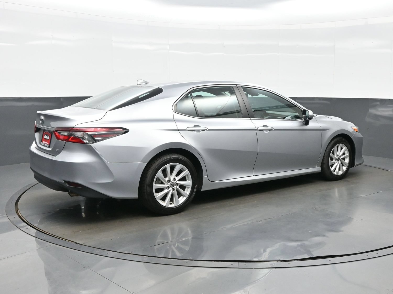 Used 2022 Toyota Camry LE FWD image 6