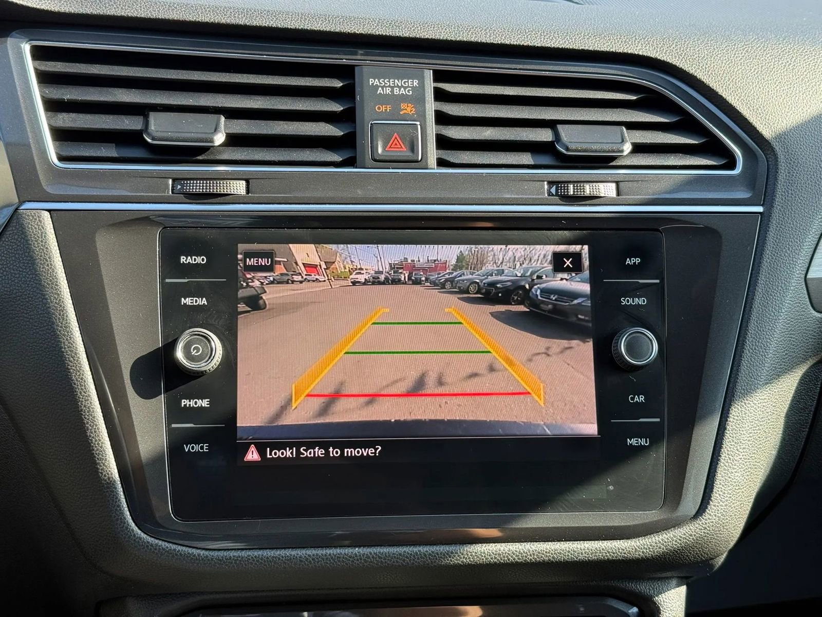 Used 2018 Volkswagen Tiguan SE image 33