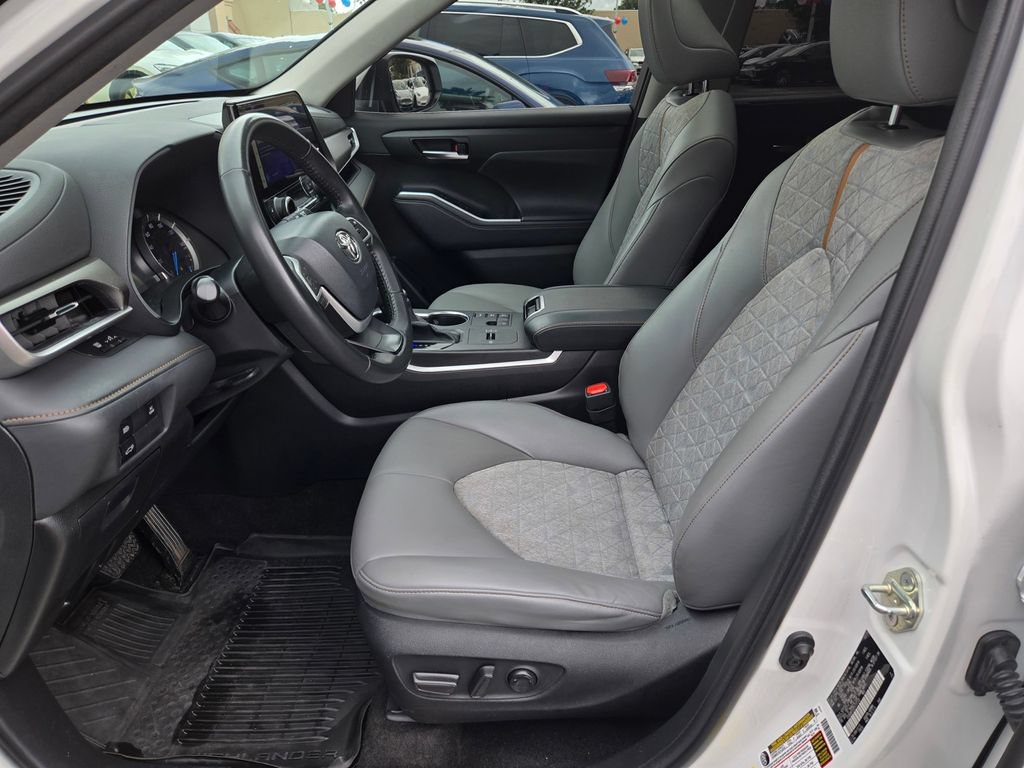 Used 2023 Toyota Highlander Bronze Edition AWD/4WD image 18