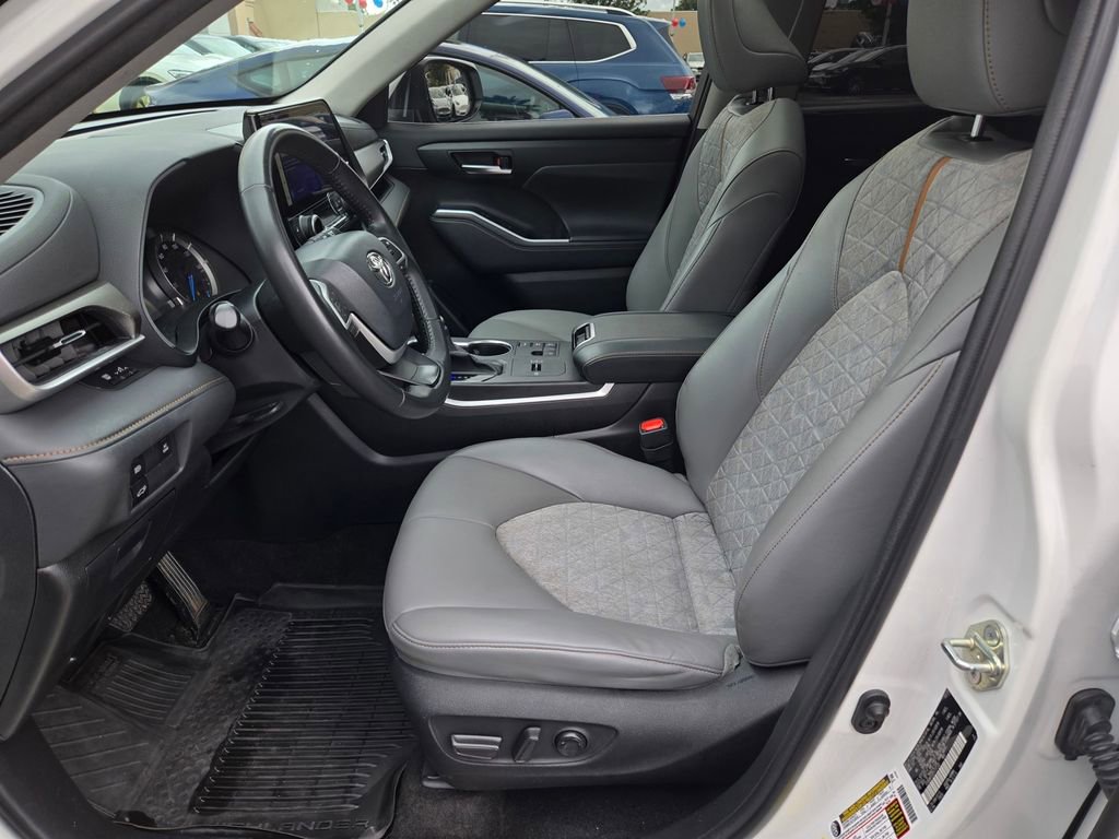 Used 2023 Toyota Highlander Bronze Edition AWD/4WD image 18