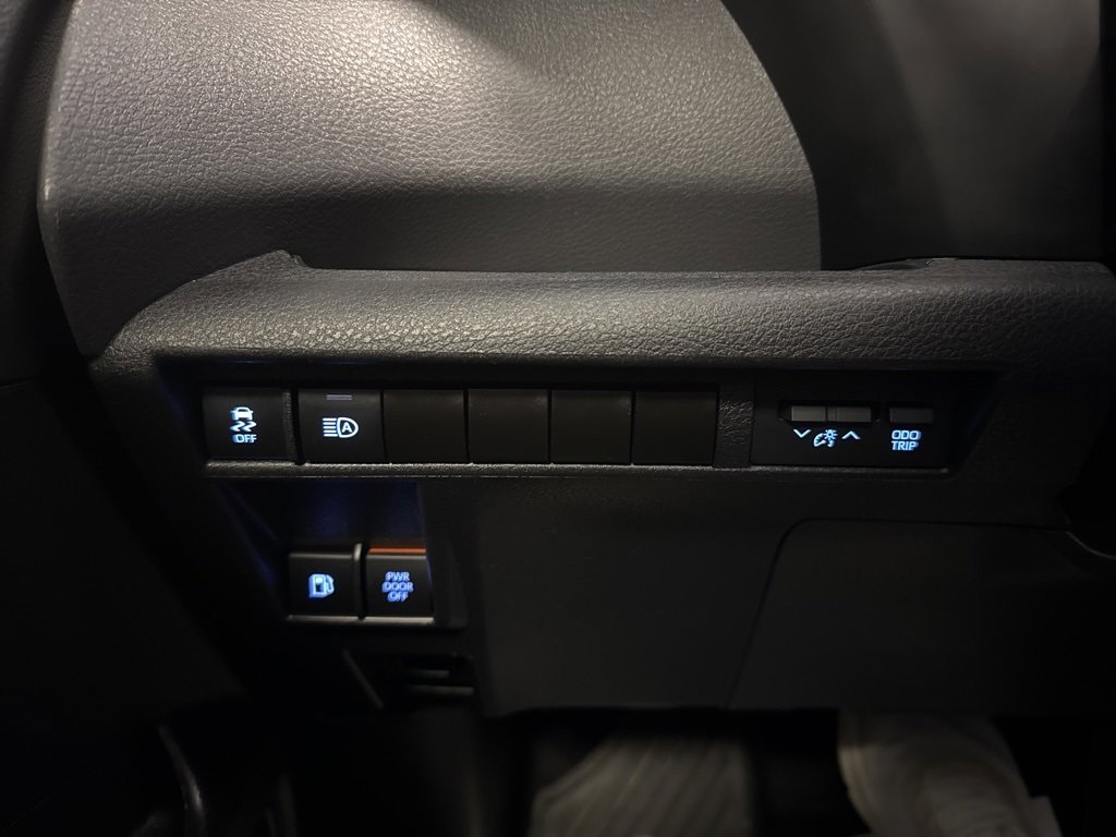 Used 2024 Toyota Sienna XSE image 19