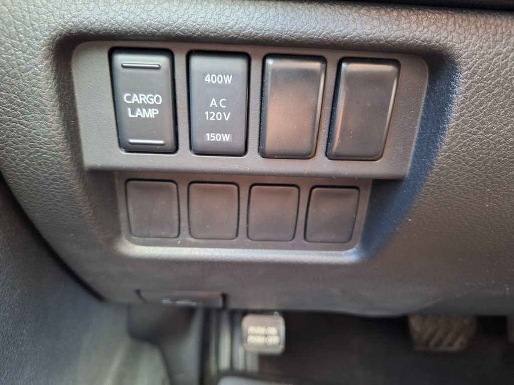 Used 2024 Nissan Titan SV w/ SV Convenience Package image 12
