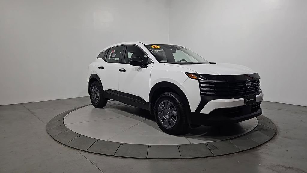 Certified 2025 Nissan Kicks S image 9