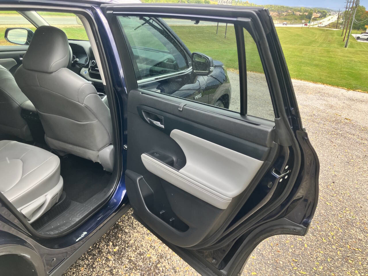 Used 2021 Toyota Highlander XLE image 29