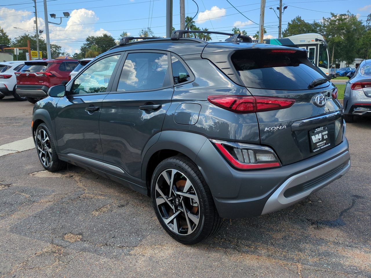 Used 2022 Hyundai Kona Limited FWD image 7