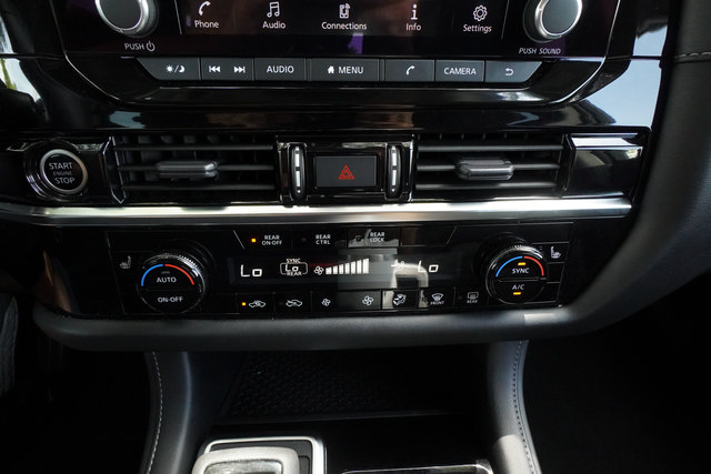 Used 2024 Nissan Pathfinder SV FWD image 13