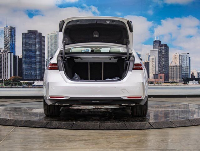 Used 2026 BMW 530i xDrive w/ Premium Package image 12