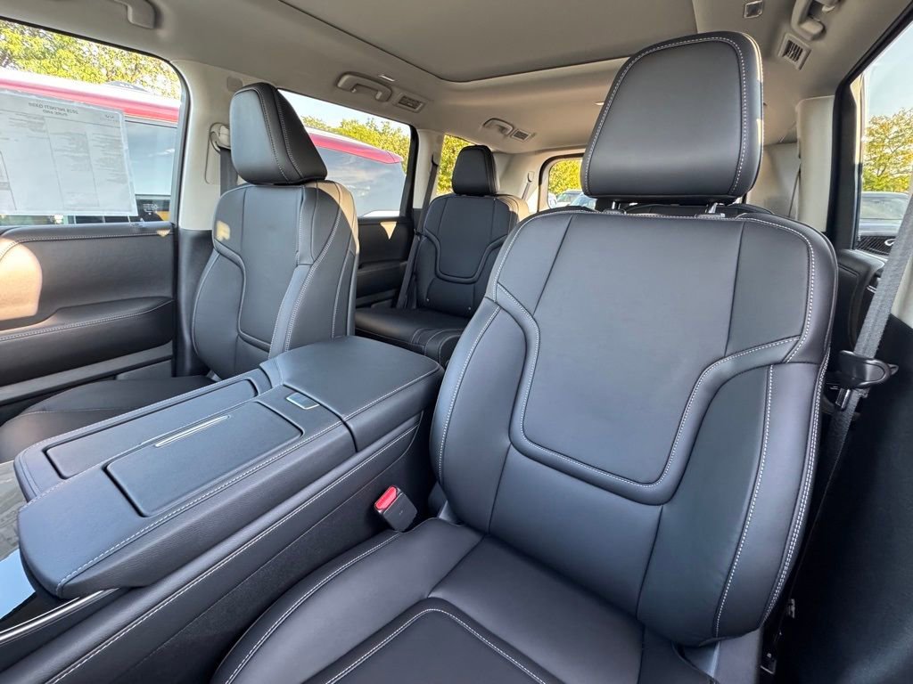 Certified 2026 INFINITI QX80 Pure w/ Cargo Package image 18