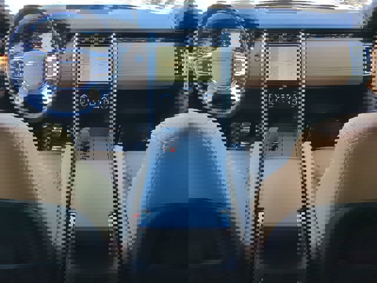 Used 2023 Land Rover Discovery HSE R-Dynamic image 16