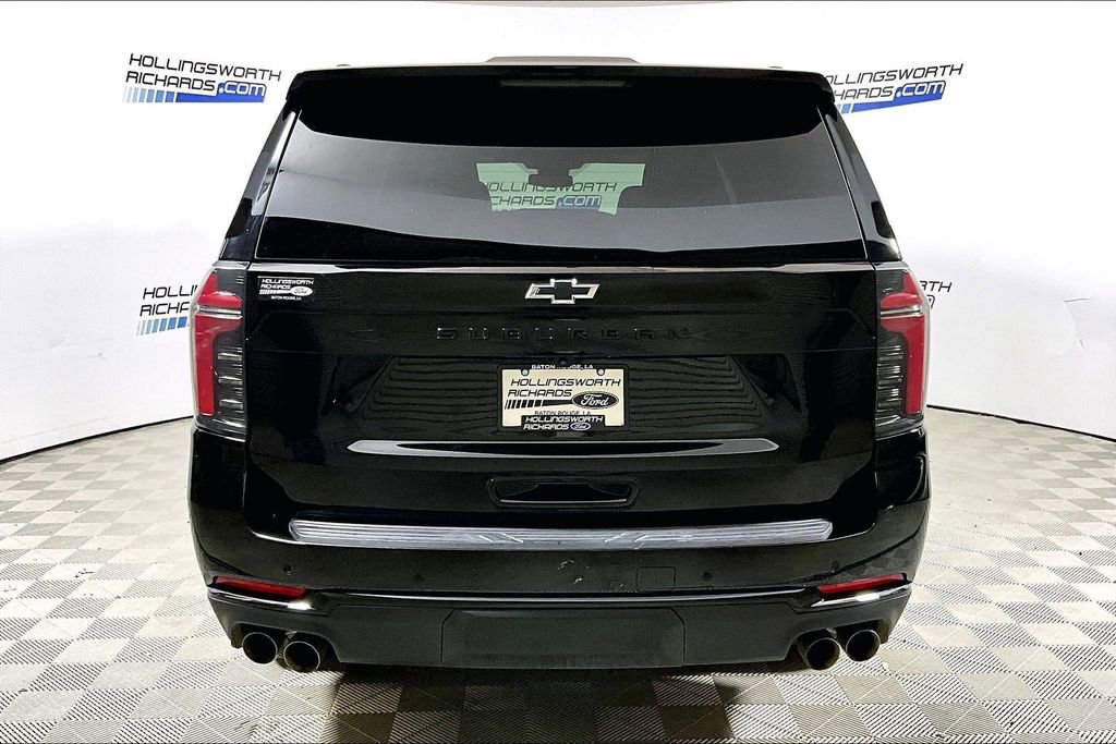 Used 2025 Chevrolet Suburban Z71 image 4