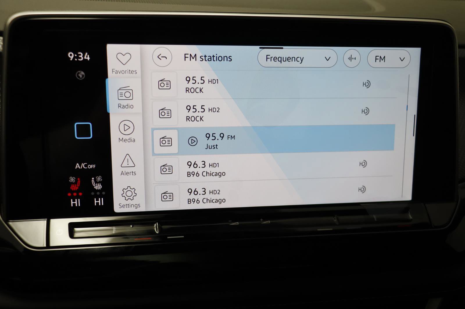 New 2026 Volkswagen Atlas Cross Sport SEL Premium R-Line image 10