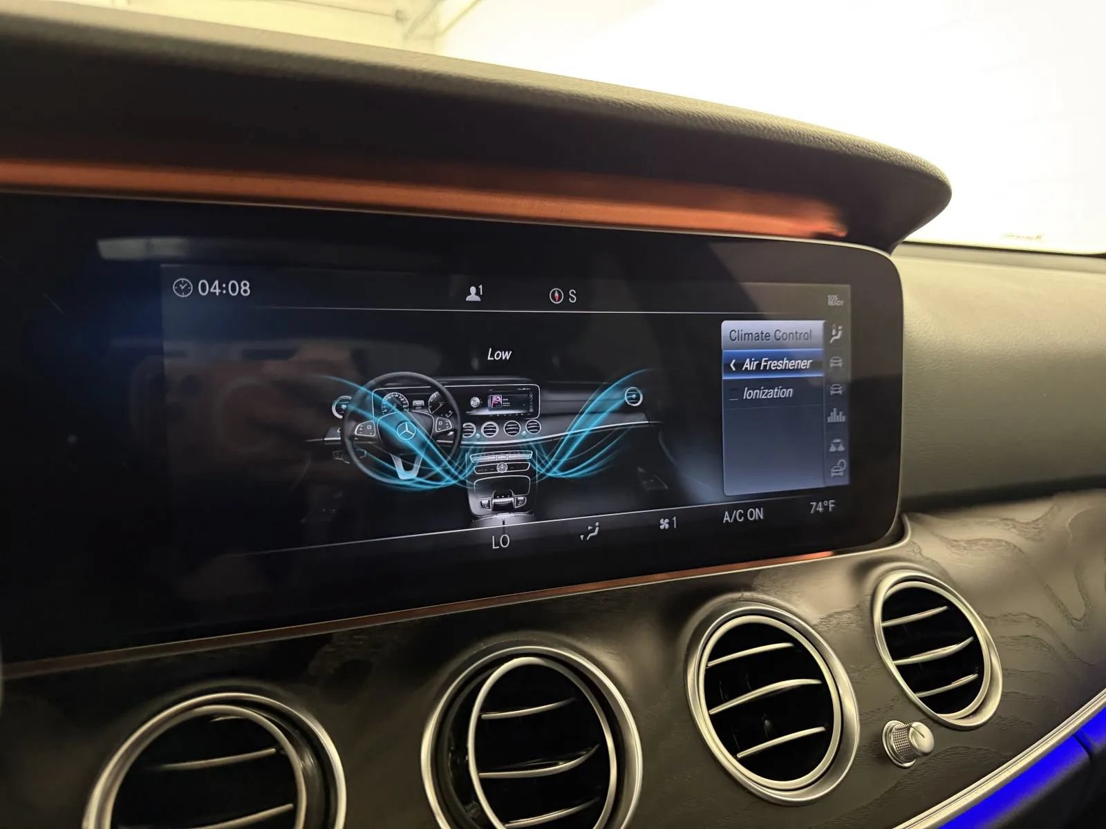 Used 2018 Mercedes-Benz E 300 4MATIC image 22
