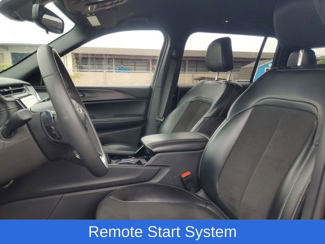 Used 2023 Jeep Grand Cherokee L Laredo image 13