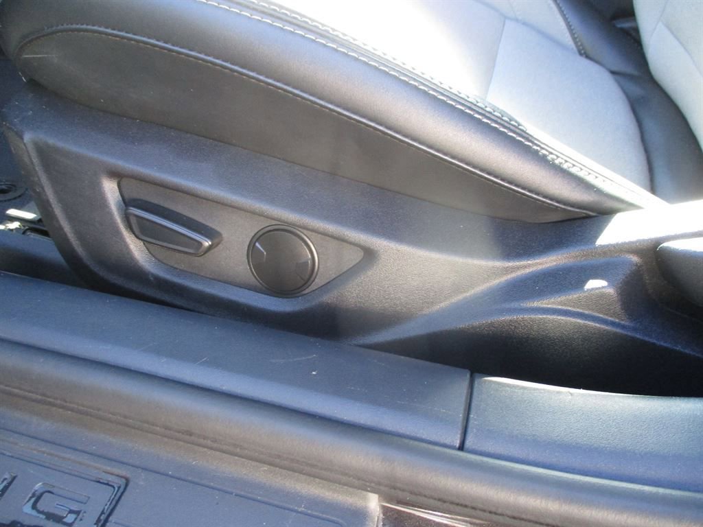 Used 2024 Ford Mustang Convertible image 8