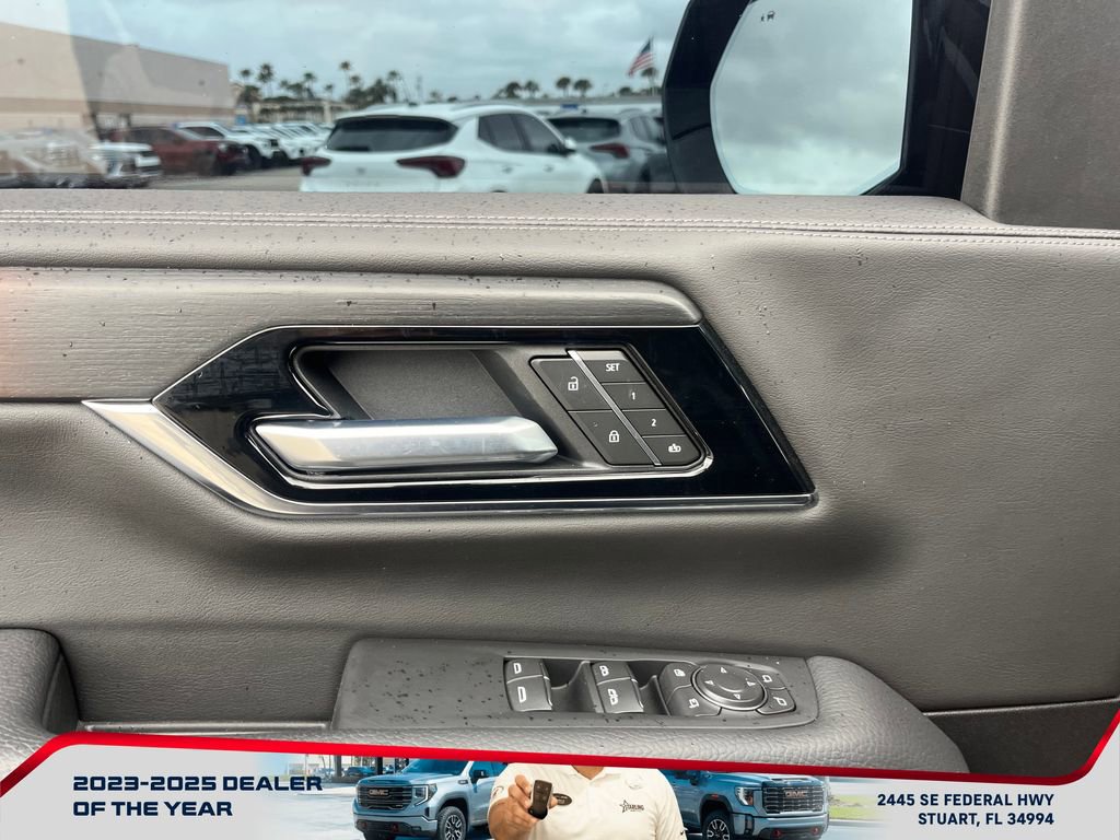 Used 2025 GMC Yukon XL Denali w/ Denali Reserve Package image 21