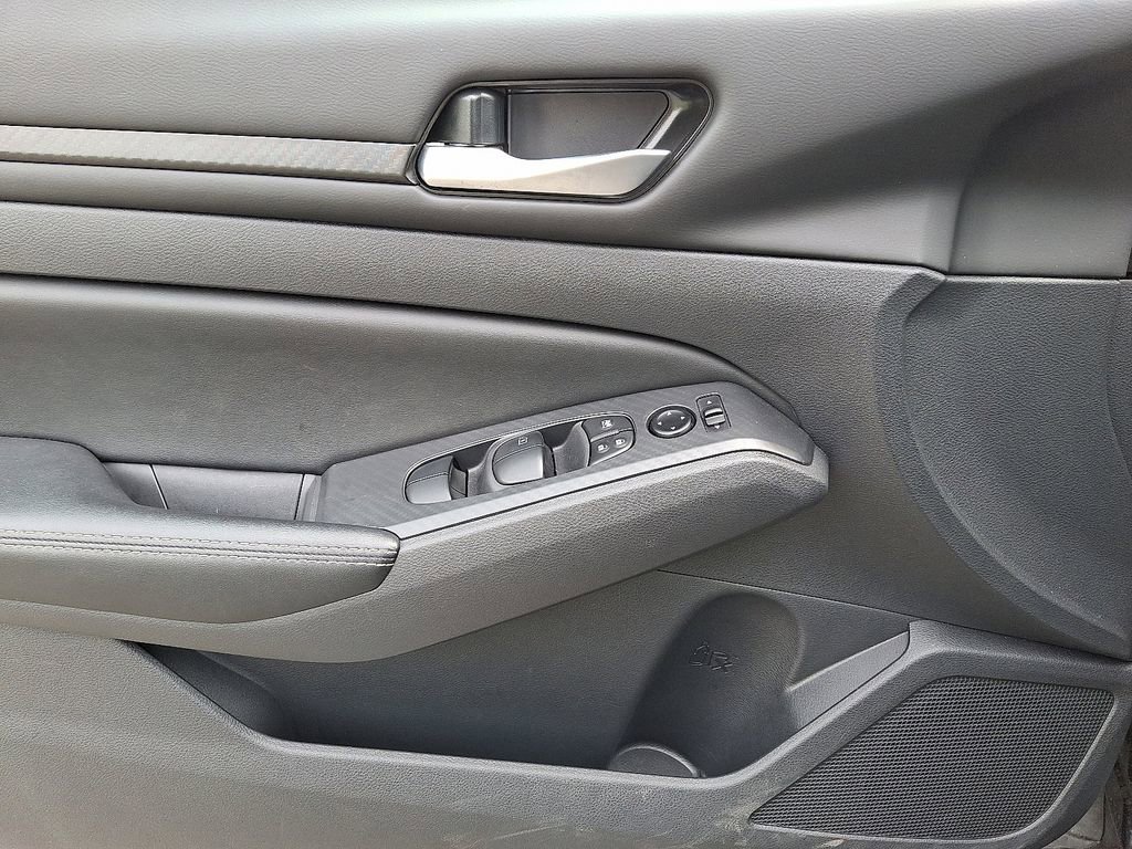 Used 2025 Nissan Altima 2.5 SV image 13