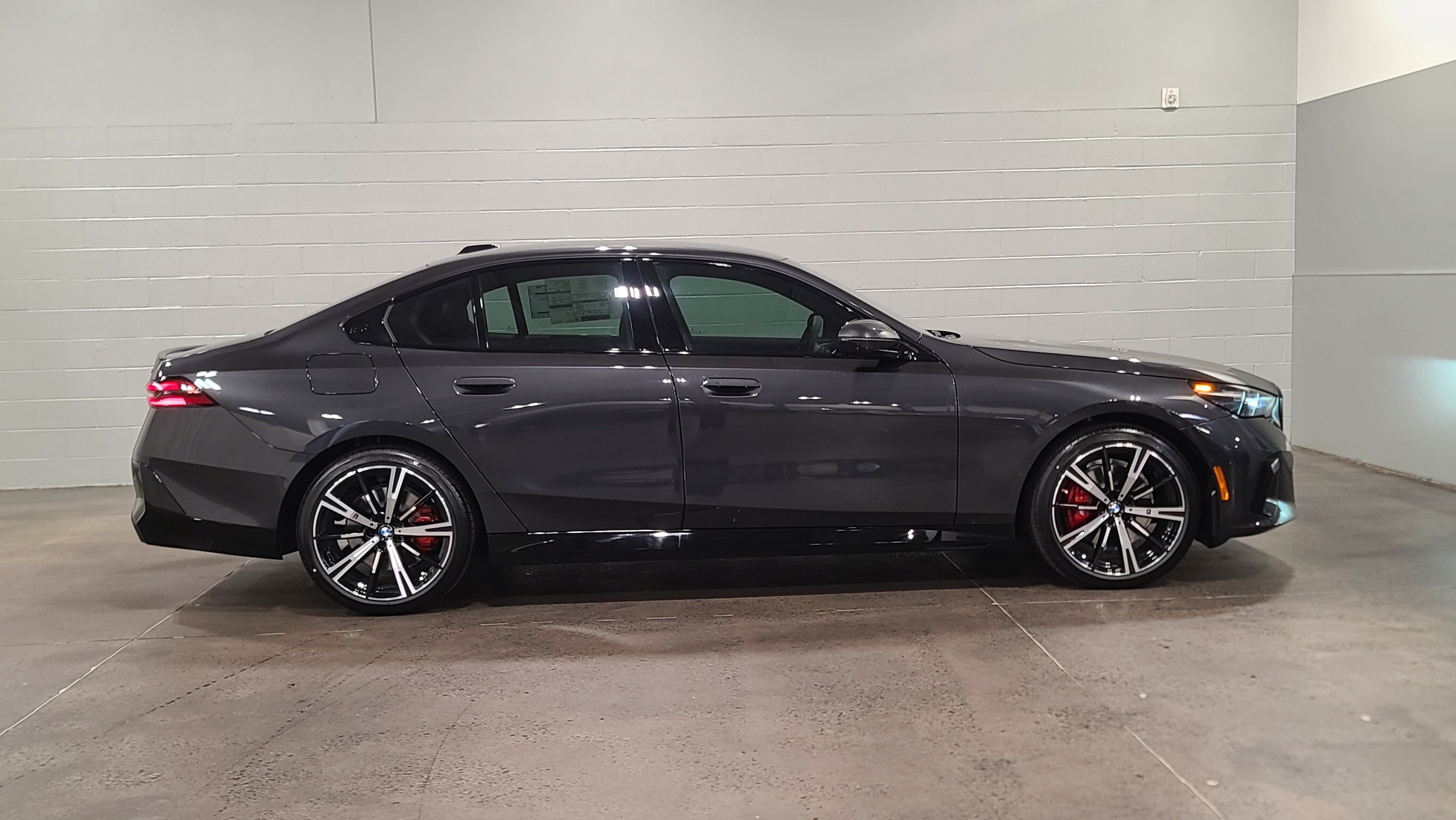 Used 2026 BMW 530i xDrive w/ M Sport Package AWD/4WD image 9