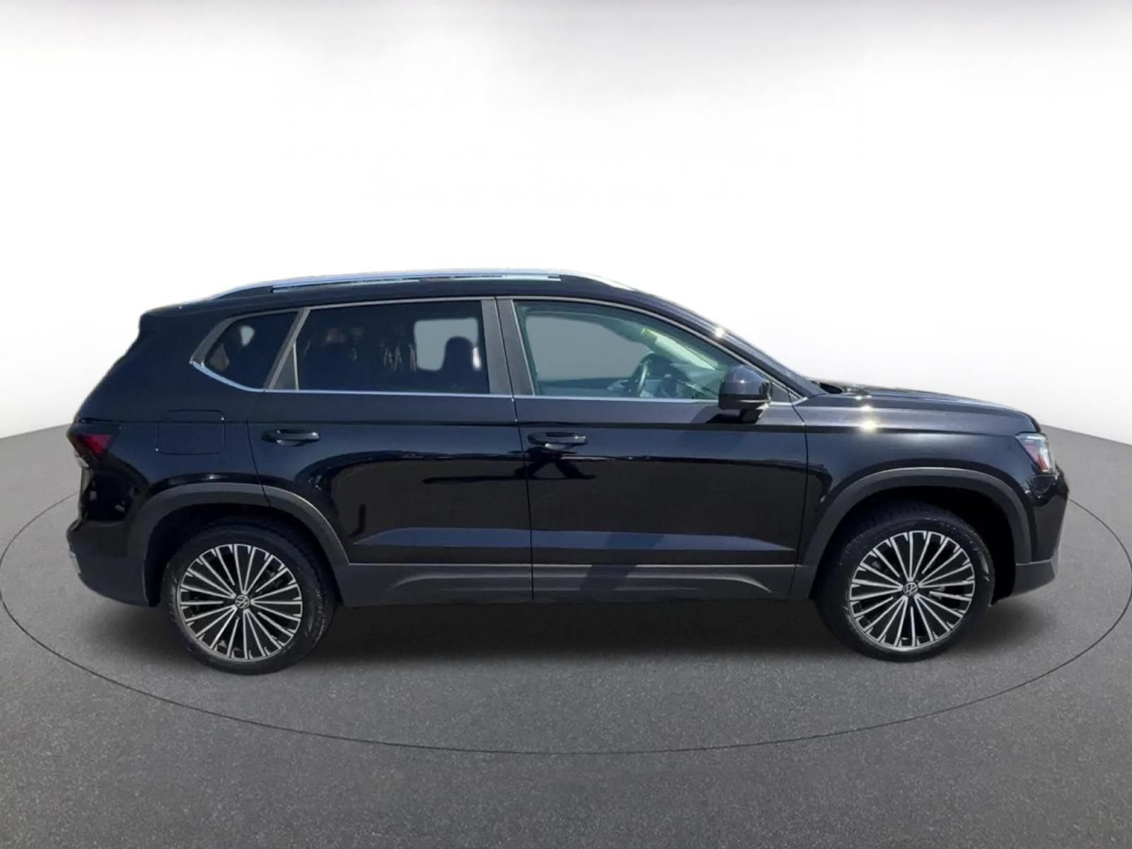 Used 2026 Volkswagen Taos SE FWD image 15