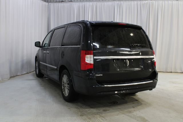 Used 2014 Chrysler Town & Country Touring-L w/ Driver Convenience Group image 20
