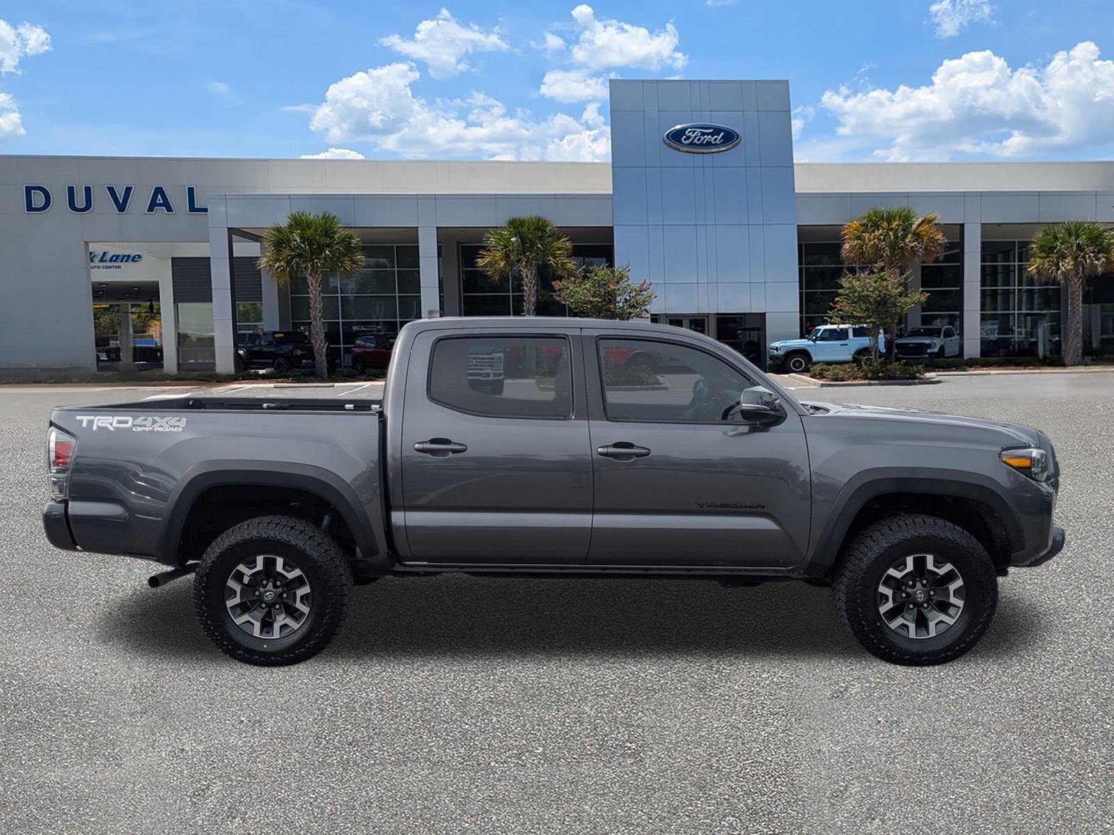 Used 2020 Toyota Tacoma TRD Off-Road image 3