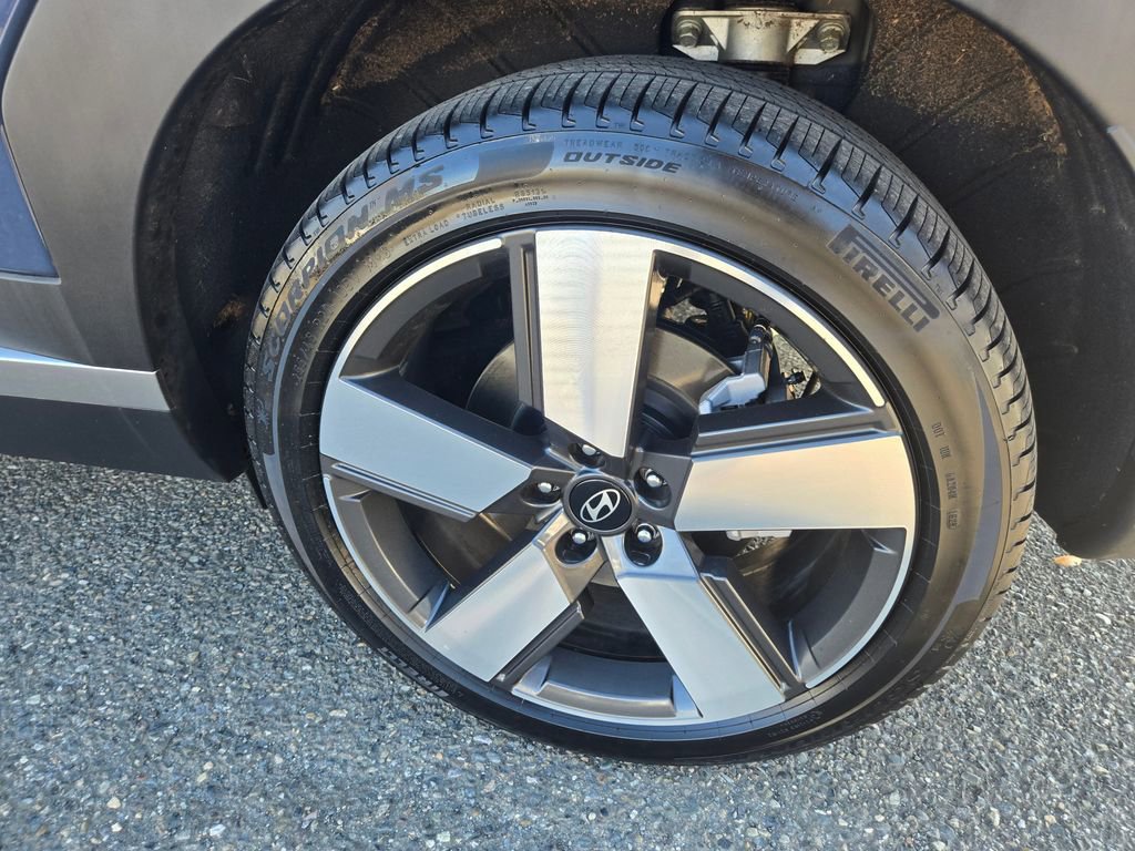 Used 2025 Hyundai Santa Fe Limited image 8