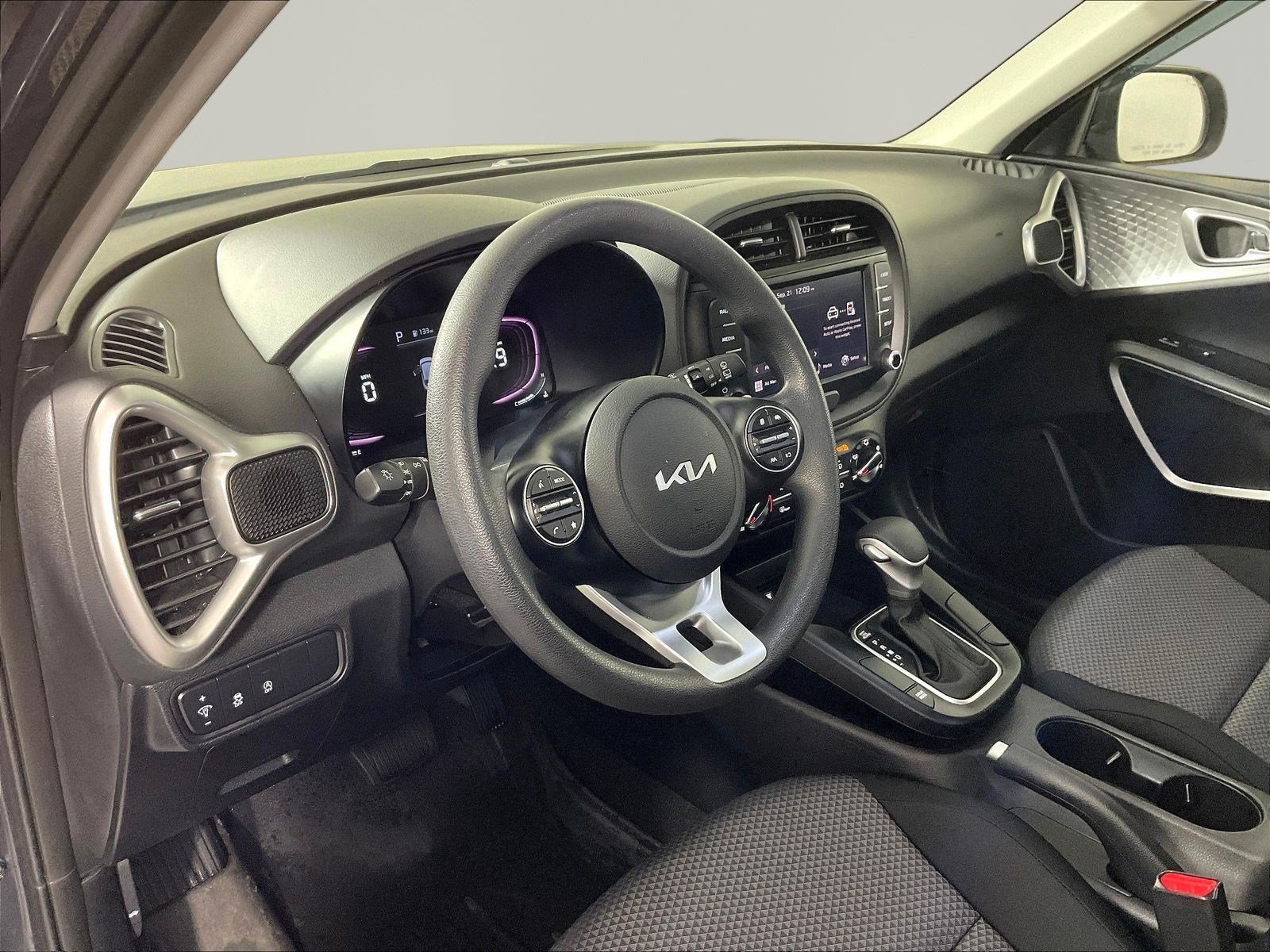 Used 2024 Kia Soul LX FWD image 16